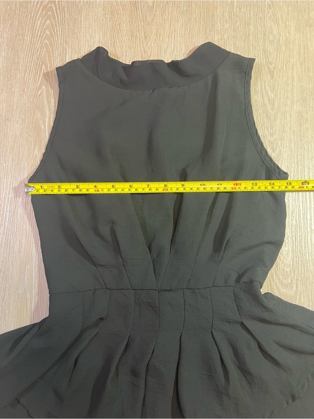 Sleeveless Black Minimalist Peplum Blouse Women's XS with Chic Gathered Waist - Picture 6 of 9